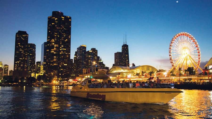 City Cruises Chicago: Seadog Speedboat Lake Firework Cruise - Drinks, narration, and the evening atmosphere