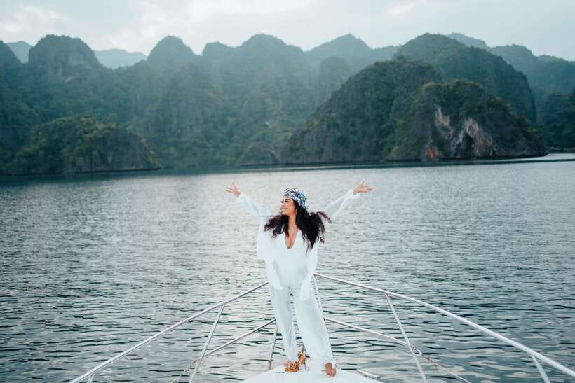 Coron: Private Island-Hopping Tour on a Yacht or Speedboat - Barracuda Lake and Twin Lagoon: Coron’s best water experiences