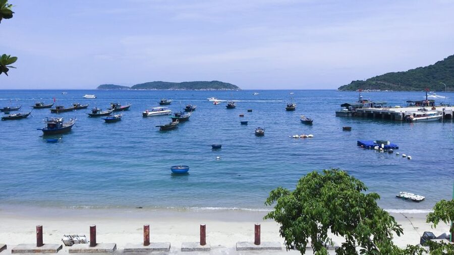 Da Nang/Hoi An: Cham Islands Snorkeling by High-Speed Boat - Bai Lang, the pagoda, and the seafood market