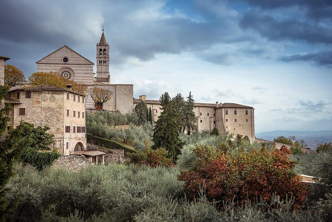 Day Trip: Speedboat Tour Of Lake Trasimeno With Lunch + Assisi Private Tour - What the Assisi walk may feel like