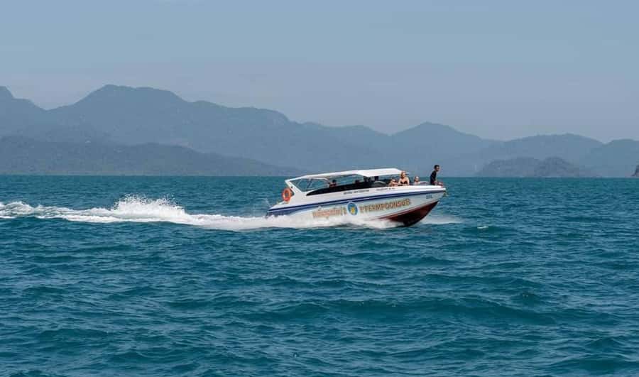 Doha: Speed Boat Adventure – 1 Hour Thrill Ride - The one-hour timing works in your favor