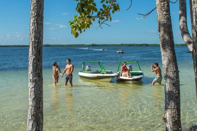Drive an Speedboat at full speed at Cancun's Lagoon & Snorkeling - Driving a speedboat through the Cancun lagoon