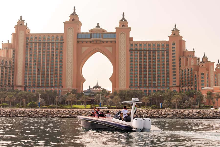 Dubai Marina: 1-Hour Luxury Sightseeing Speedboat Tour - The fast return across open water