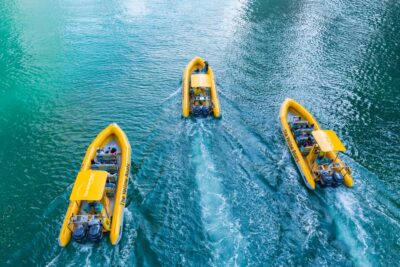Dubai Marina: Guided Sightseeing Tour by Speedboat