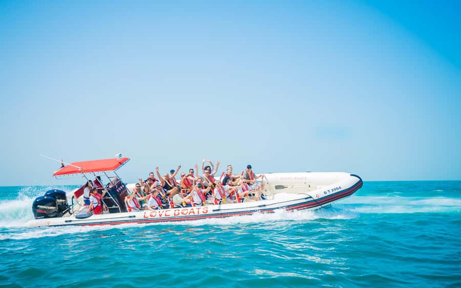 Dubai: Sightseeing Speedboat Tour with Live Tour Guide - What this speedboat tour actually feels like