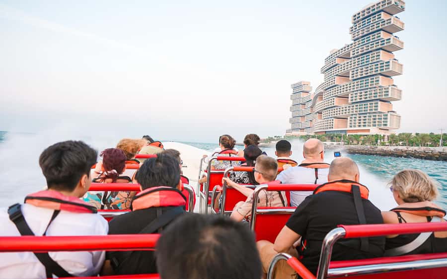 Dubai: Sightseeing Speedboat Tour with Live Tour Guide - Burj Al Arab: a strong final photo stop