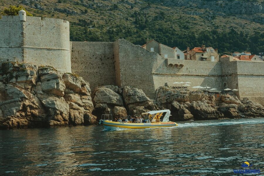 Dubrovnik: Blue Cave Afternoon Speedboat Tour with Drinks - One hour among the Three Green Caves