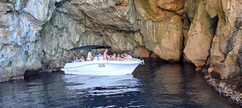 Dubrovnik: Blue Cave, Green Cave & Sunj Beach Speedboat Tour - Leaving Dubrovnik on a speedboat