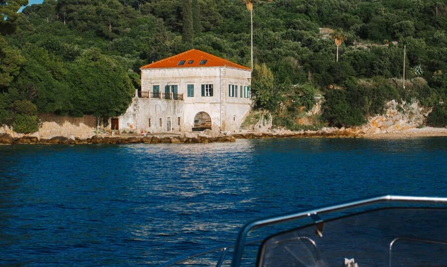 Dubrovnik:Elaphiti Islands and caves Private Speedboat Tour - Sjekirica Beach and the quieter side of the route