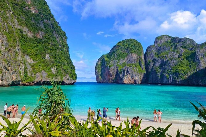 Early bird Phi Phi islands and 4 Islands by Speedboat Tour - Who should book this Krabi boat trip