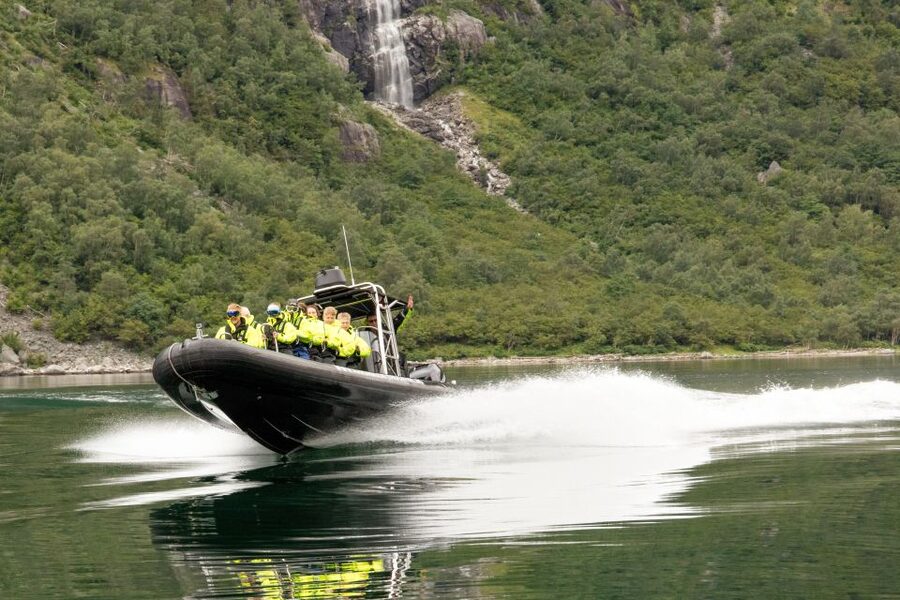 Eidfjord: 1-Hour Fjord RIB Tour - What the guide adds to the hour