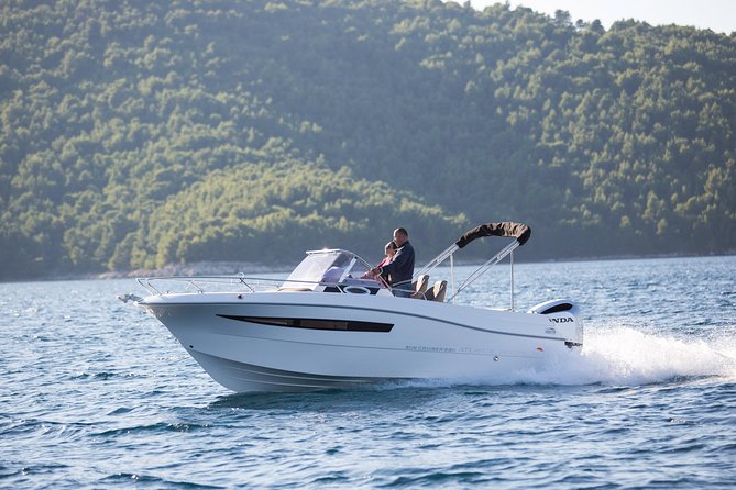 Elaphiti Islands 6 Hours Private Speedboat Tour - Captains, comfort, and the human side