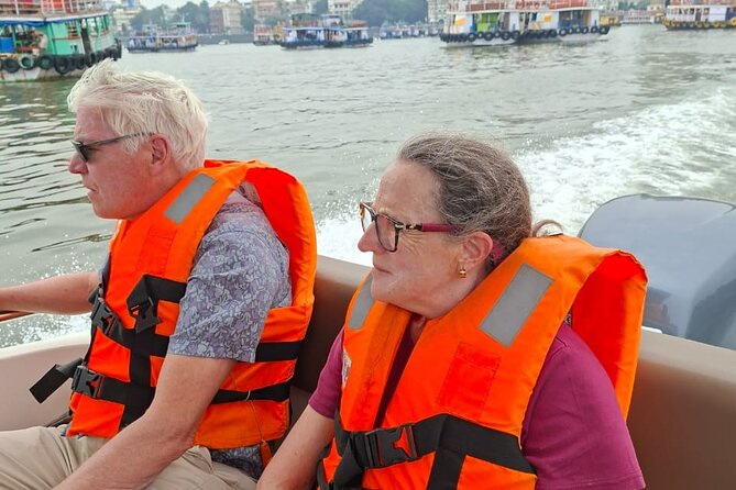 Elephanta Caves Private Tour by Speedboat - Fast & Luxurious - Inside the Elephanta Caves with a licensed guide
