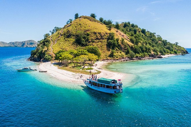 Exclusive Early Bird Komodo Tour: Beat the Crowds by Speed Boat - Pink Beach, coral, and a quick swim