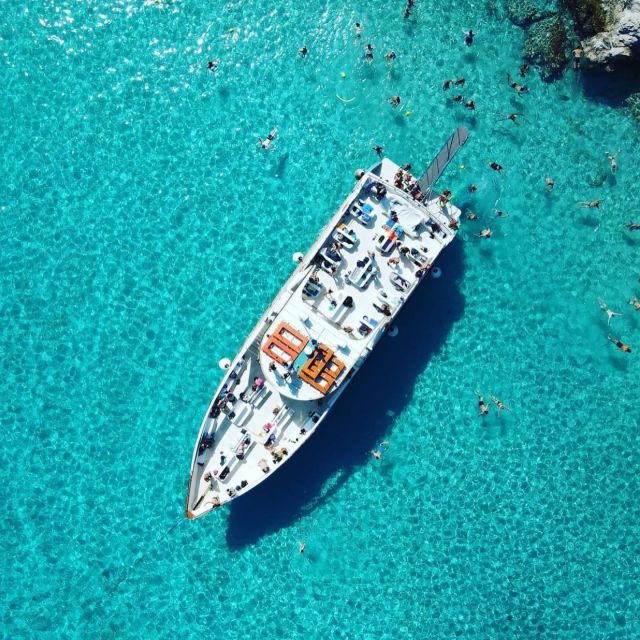 From Lefkimmi: Paxos, Antipaxos & Blue Caves Speedboat Tour - Two hours in Gaios, the useful island stop