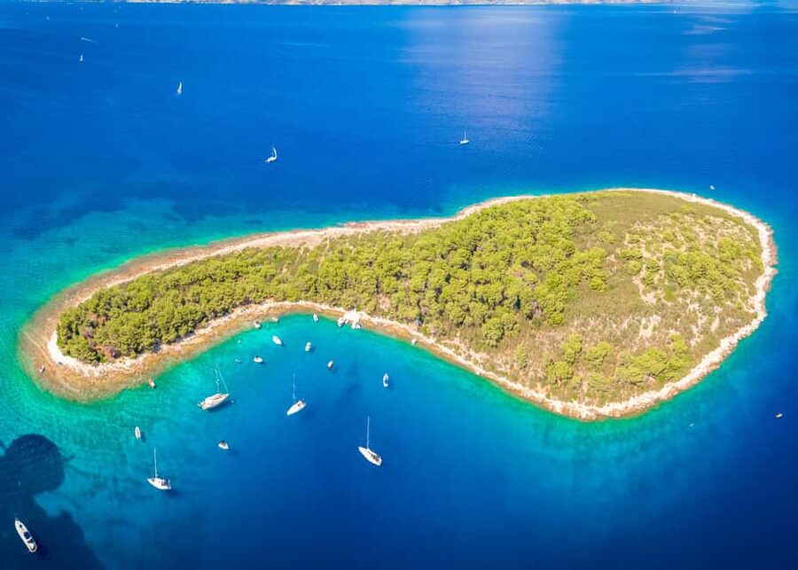 From Makarska: Full day private speed boat tour 3 islands - Mala Stiniva, a calm first swim on Hvar