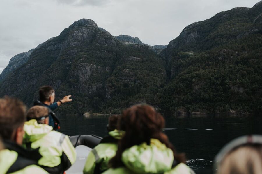 From Norheimsund: Hardangerfjord & Fyksesund RIB Fjord Tour - The 25-minute crossing on Hardangerfjord