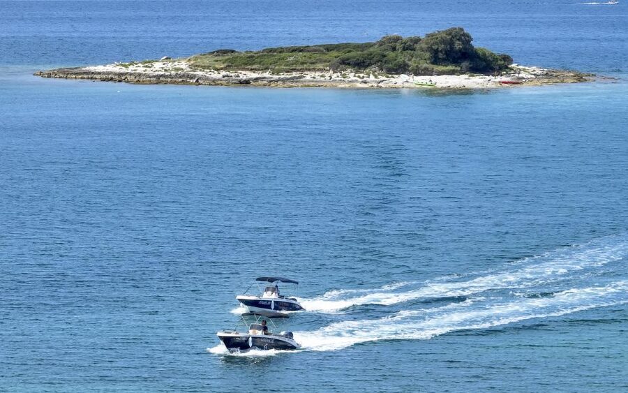 From Rovinj: Sea Caves & Sandy Levan Island Speedboat Tour - What the $777 price really means