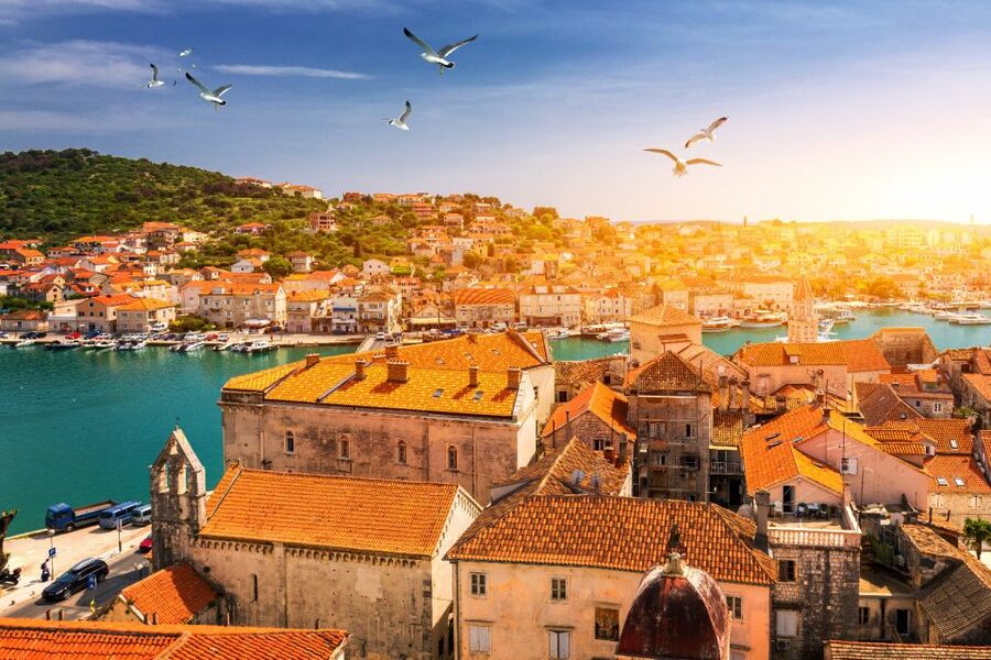 From Split: Blue Lagoon and Trogir Half-Day Speedboat Tour - Trogir: one hour in a stone-built town