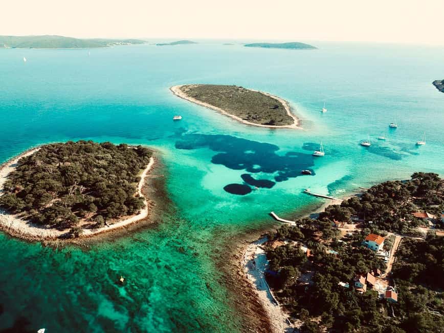 From Split: Half-day Trogir Tour & Speedboat to Blue Lagoon - What makes the guides important