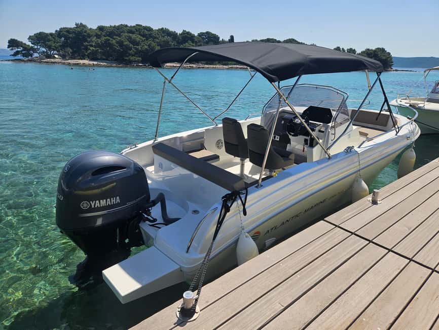 From Trogir/Kaštela: Private Blue Lagoon Speedboat Cruise - Blue Lagoon: beautiful water with a busy side