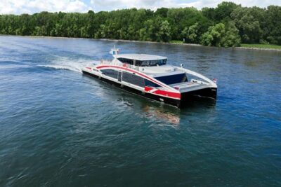 From Vienna: Guided Tour to Bratislava with Speed Boat Ride