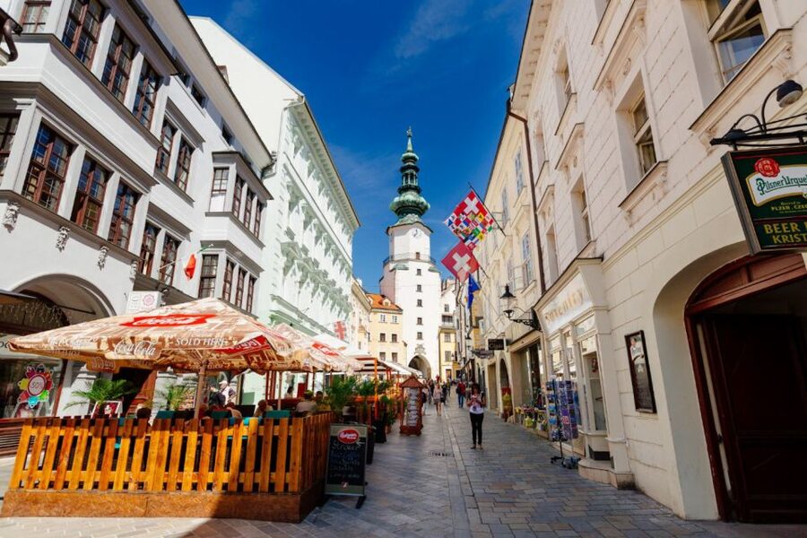 From Vienna: Guided Tour to Bratislava with Speed Boat Ride - Lunch, shopping, and the question of too much free time