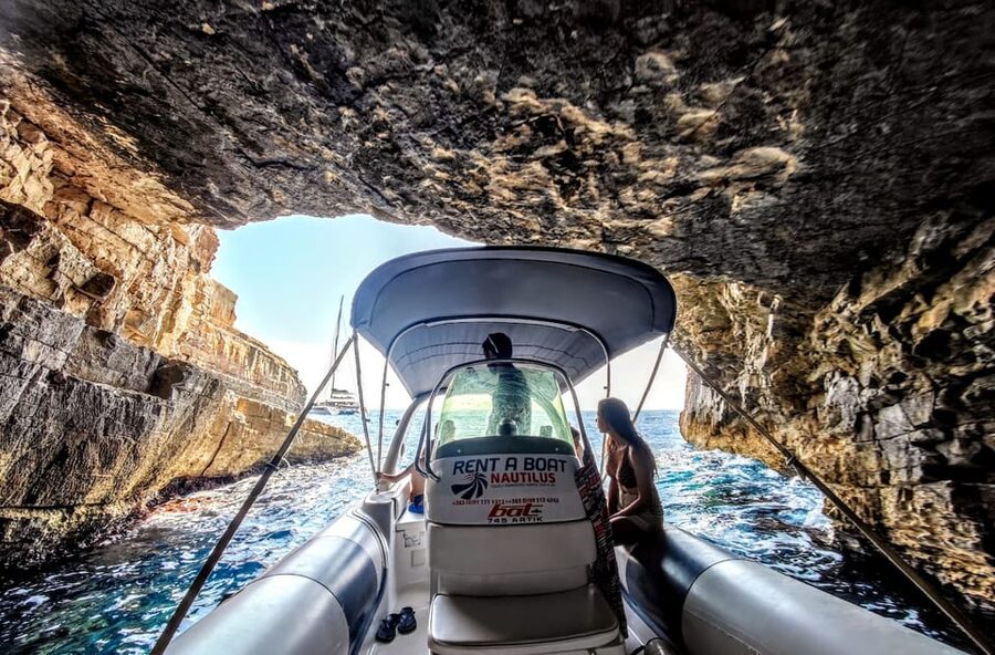 From Vis: Speedboat tour - Vis, Biševo & Blue Cave (private) - Budihovac and the blue lagoon