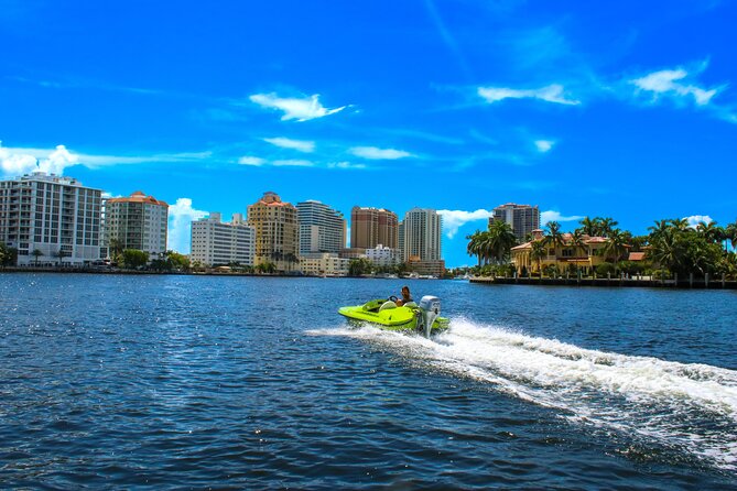 Ft. Lauderdale Mini Powerboat Rental. Canal, Yacht, Mansion Tour - Is One Hour Enough?