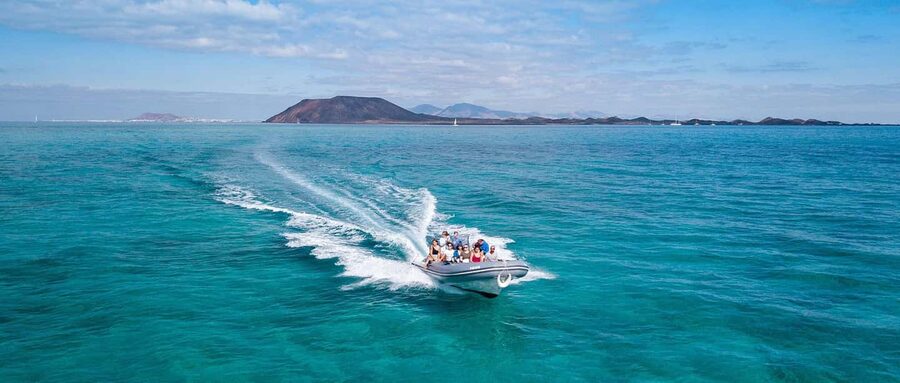 Fuerteventura: Lobos Island Round-Trip Speedboat Ticket - From Corralejo harbor to the Lobos dock