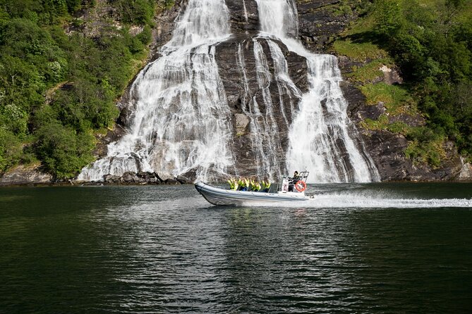 Geiranger: RIB Fjordsafari Geirangefjord - Getting Close to the Seven Sisters