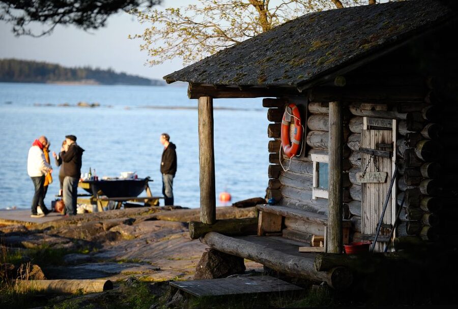 Helsinki: Archipelago RIB Boat Tour with BBQ Lunch and Sauna - Seeing the archipelago at speed