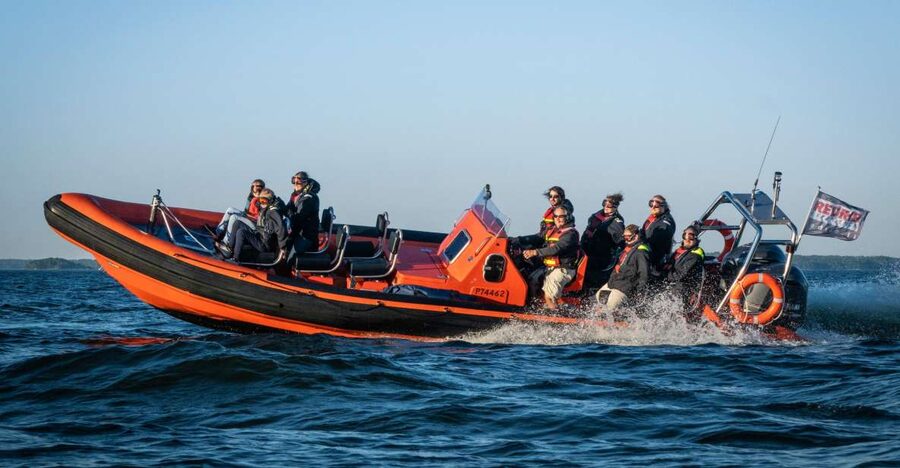 Helsinki: City and Outer Islands Guided RIB Boat Tour - Meeting the red RIB at Kanavaranta 4