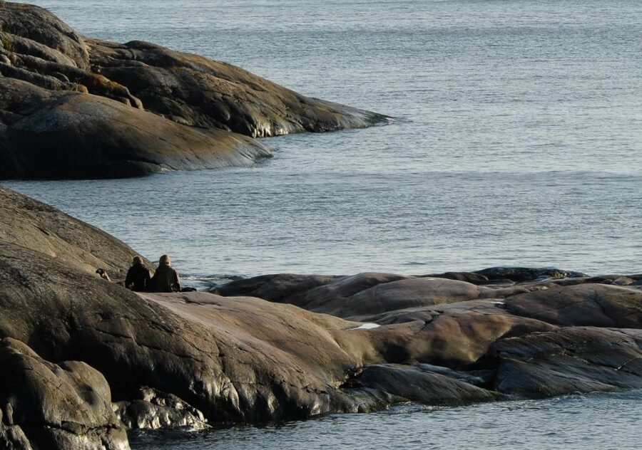 Helsinki: City and Outer Islands Guided RIB Boat Tour - Ferries, villas, and Kaivopuisto’s embassy district