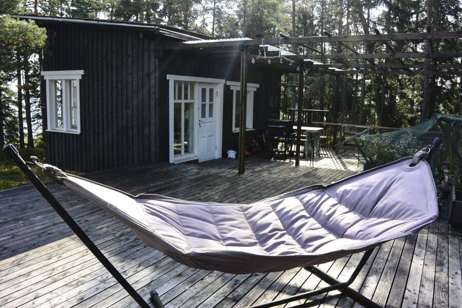 Helsinki: RIB Tour to Local's Cottage with BBQ and Sauna - Seeing the Scandinavian cottage up close