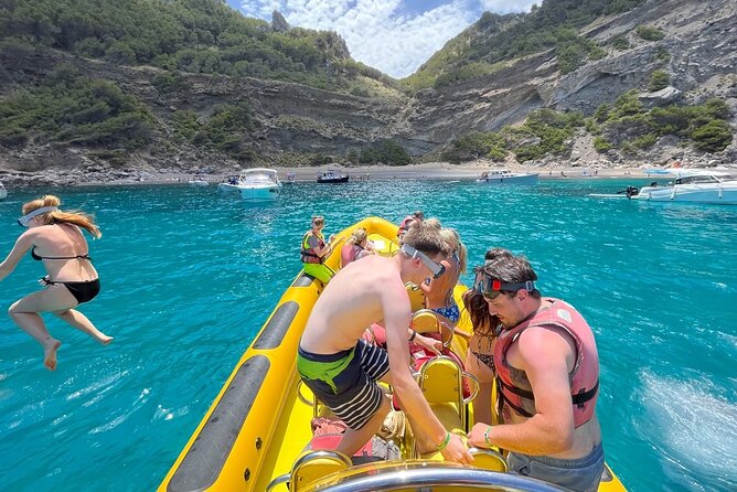 High-Speed Speedboat Adventure in the Bay of Alcudia - What the small boat changes