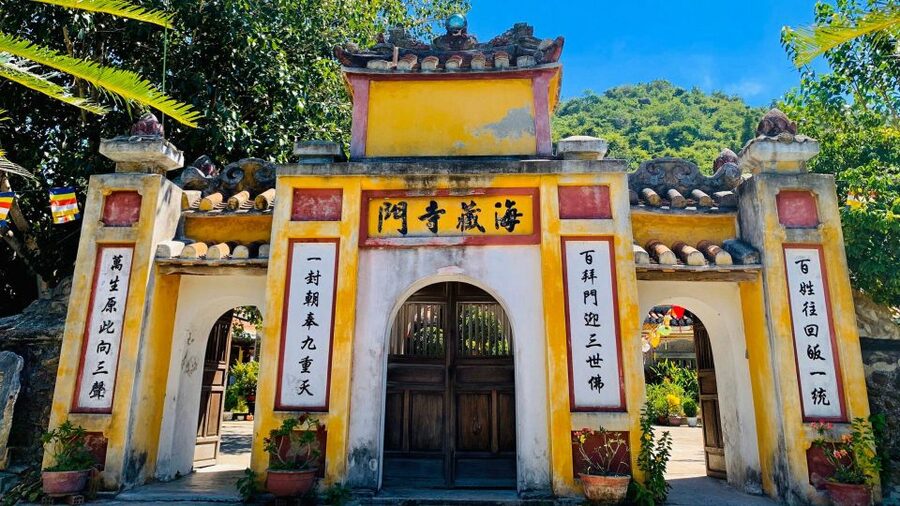 Hoi An: Cham Islands Snorkeling Trip by Speedboat with Lunch - Seafood lunch beside the beach