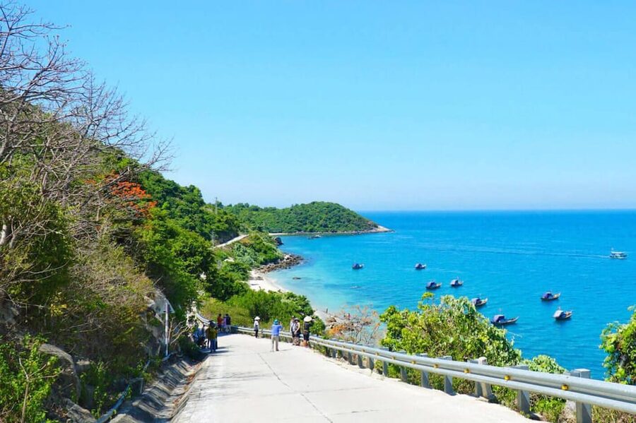 Hoi An/ Da Nang: Snorkeling Cham Island By Speedboat - Bai Lang gives you a first look at Cham Island