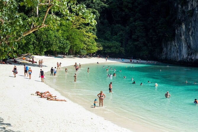 Hong Island Day Tour by Speedboat from Krabi - The 20-minute ride to Hong Island’s sea lake
