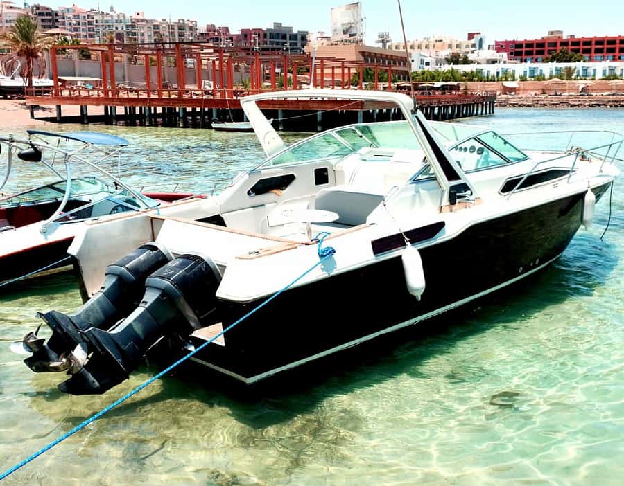 Hurghada: Private Luxury Speedboat W Snorkelling & Fruits - The speedboat is the main attraction
