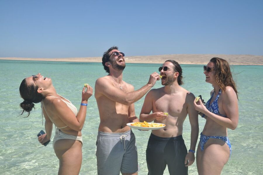 Hurghada: Private Speedboat Adventure with Snacks & Pick-up - Is four hours better than two?