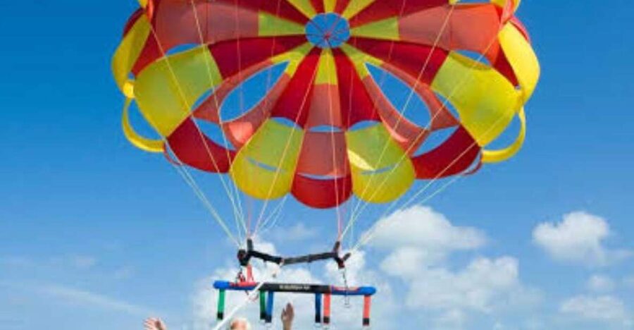 Hurghada: Speedboat Parasailing Adventures & Hotel Pick up - The short flight above the Red Sea