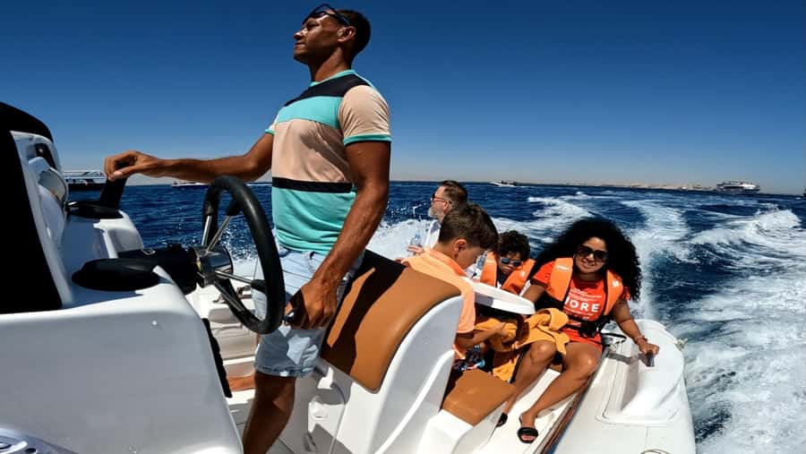 Hurghada: White Island Speedboat Tour, Snorkeling, & Lunch - The 20-minute run toward Giftun Islands