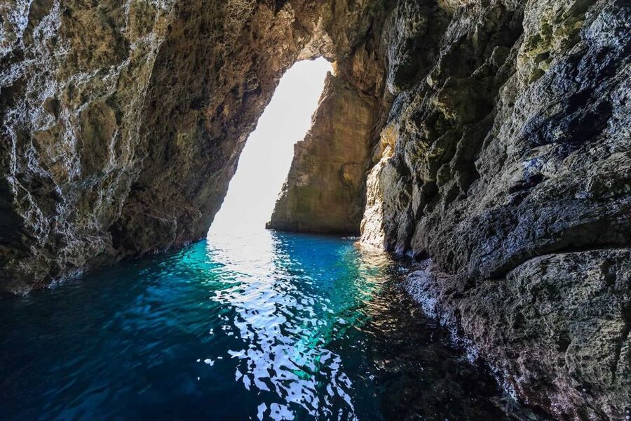 Hvar: Blue Cave, Green Cave & Stiniva Beach Speed Boat Tour - Meeting at Croffers and avoiding small problems