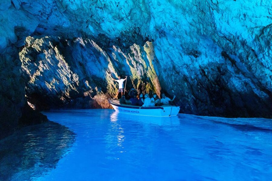 Hvar:Blue & Grenn Cave and Vis Island Private Speedboat Tour - Lunch with a sea view on Vis Island