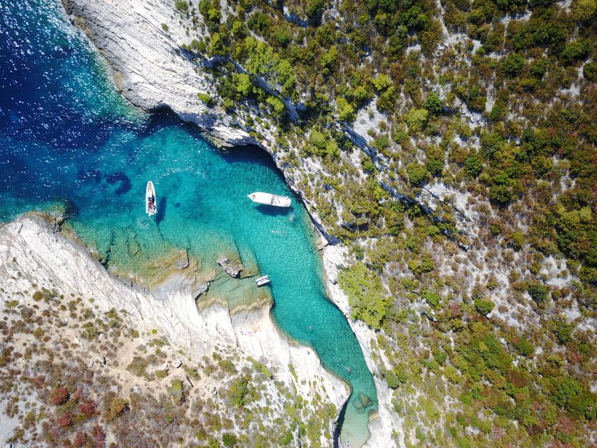 Hvar: Private Blue Cave and Vis Speedboat Tour - Meeting the crew in Hvar harbor