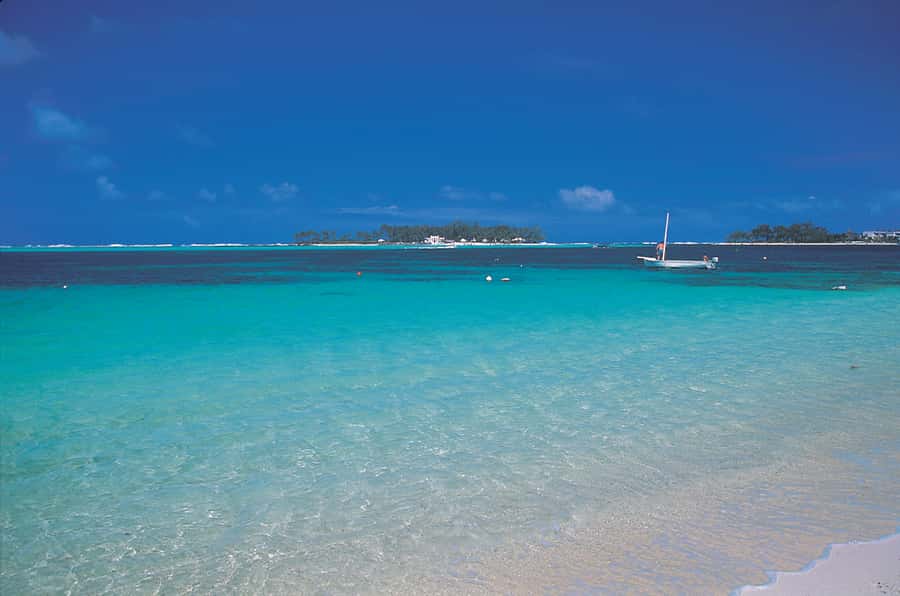 Ile aux Cerfs: Island & Waterfall Speedboat Tour with Lunch - From Trou d’Eau Douce to the open sea