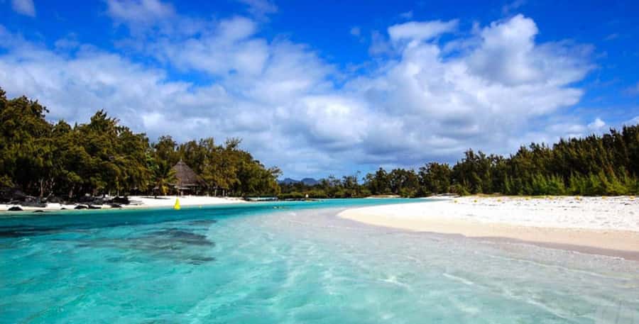 Ile aux Cerfs: Island & Waterfall Speedboat Tour with Lunch - Timing, weather, and comfort