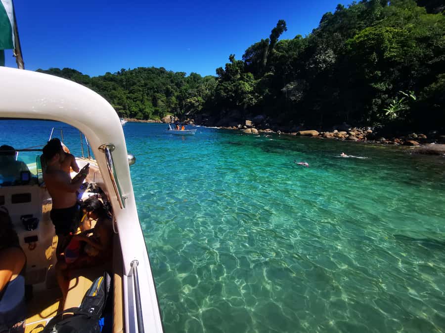 Ilha Grande: 6-Hour Speedboat Tour to Blue and Green Lagoons - The final coastal views and return to Abraão