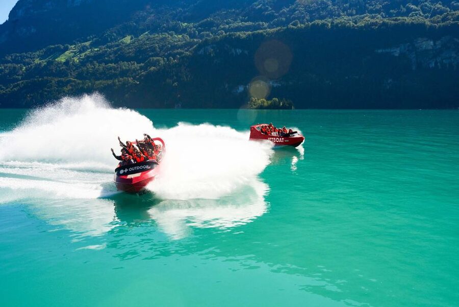 Interlaken: Scenic Jetboat Ride on Lake Brienz - Staying dry, warm, and comfortable